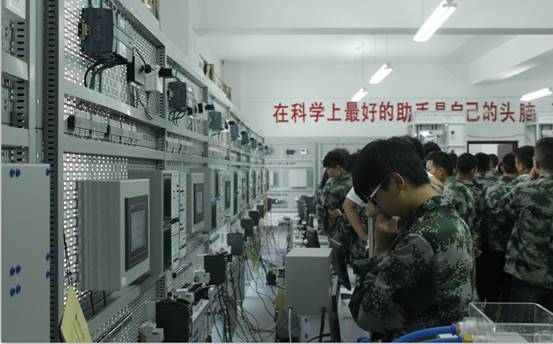 走進校園，共筑未來 新生實訓(xùn)工廠、實驗室參觀與教育咨詢服務(wù)體驗